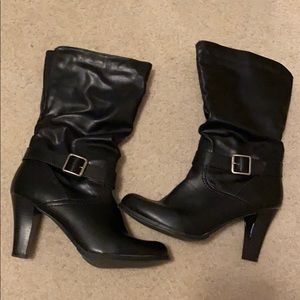 High heeled mid boots